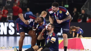 Nicolas Tournat (stoi) nie stanie w czwartek ramię w ramię z Dylanem Nahi (robi zdjęcie) do starcia z Nikolą Karabaticiem, gwiazdą PSG
