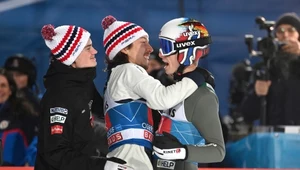 Norwescy skoczkowie Marius Lindvik, Johann Andre Forfang i Halvor Egner Granerud 