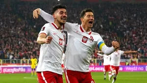 Jakub Moder i Robert Lewandowski