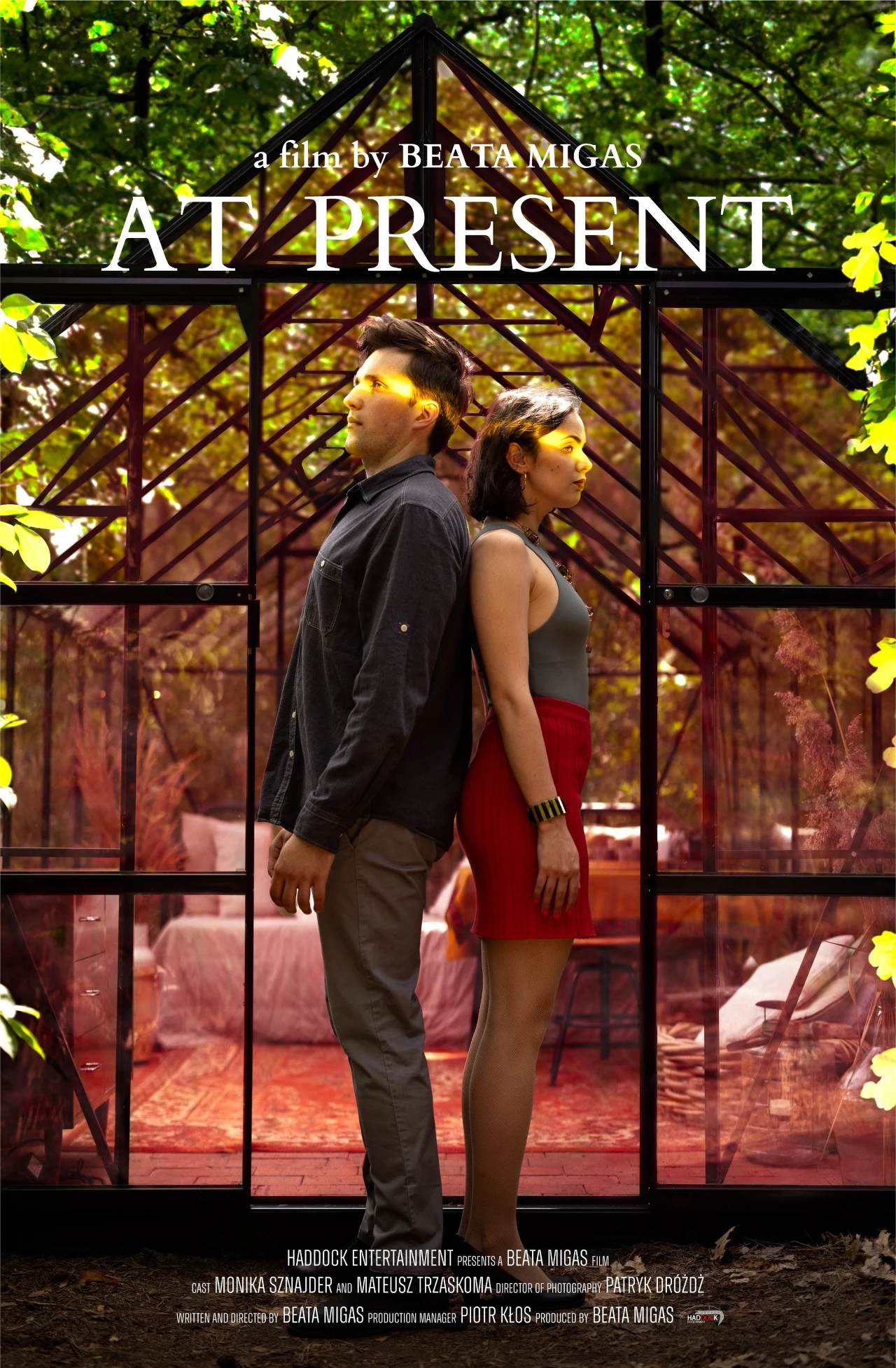 "At present" - plakat filmu "At present" - plakat filmu