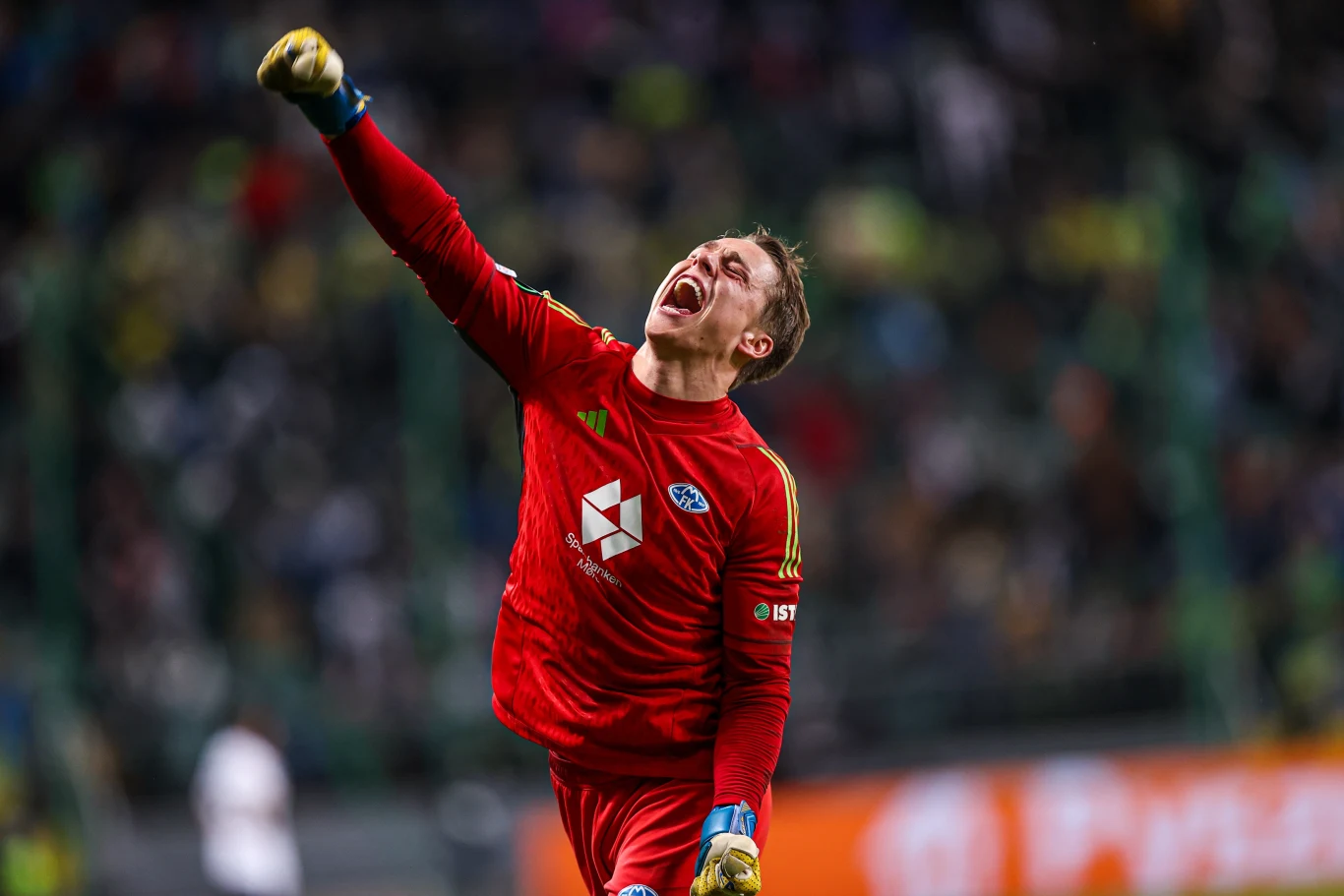 Molde FK zostaje w grze. W geście triumfu Oliver Petersen Molde FK zostaje w grze. W geście triumfu Oliver Petersen