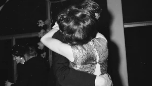 Przytulająca się para, 1968 rok