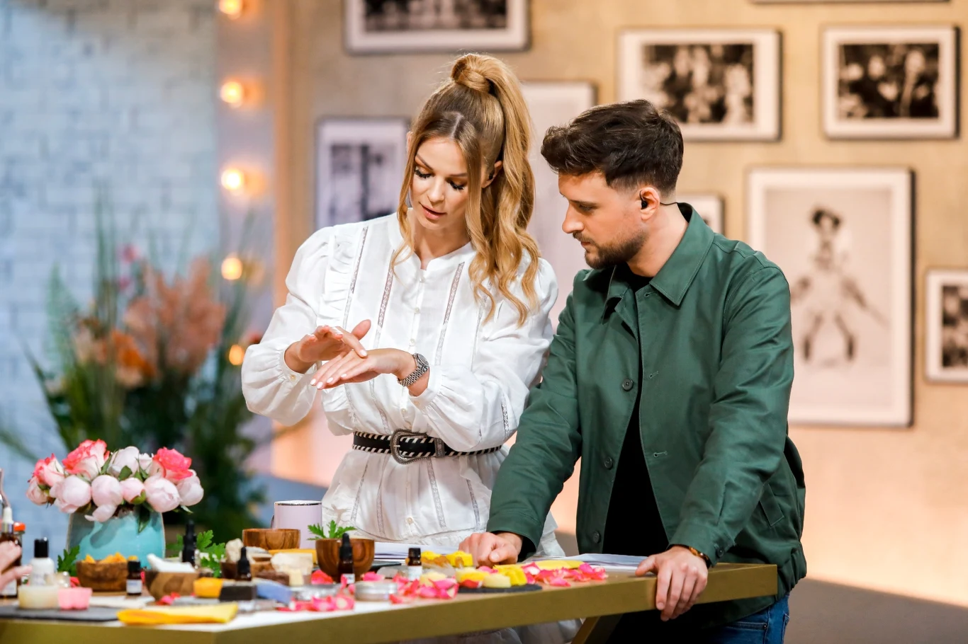 Aleksander Sikora, Małgorzata Tomaszewska. "Pytanie na śniadanie"