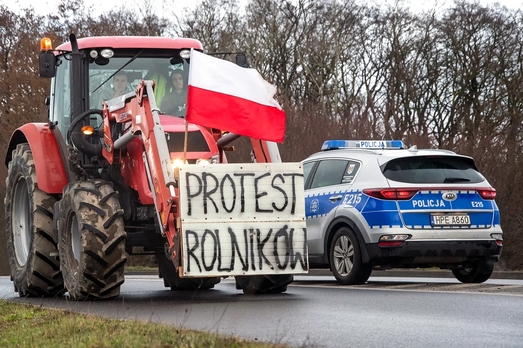 Strajk rolników zablokował drogę. Kobiecie w ciąży pomogła policja / Fot. ilustracyjne