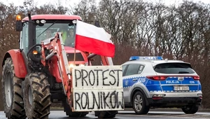 Strajk rolników zablokował drogę. Kobiecie w ciąży pomogła policja 