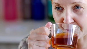 W grupie ryzyka niedoboru witaminy B1 są m.in. osoby spożywające duże ilości herbaty czy kawy