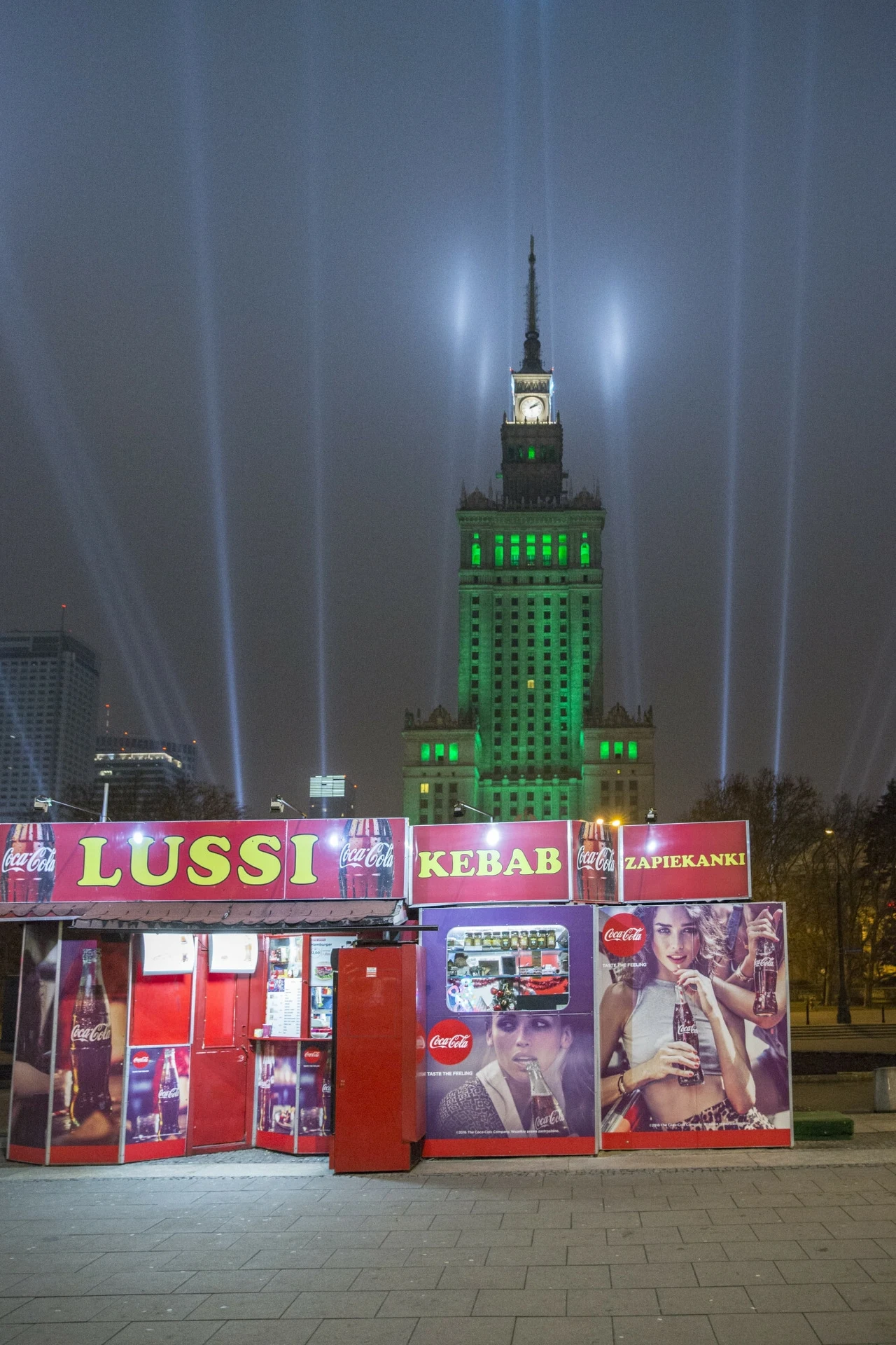 Legendarna buska z zapiekankami znika spod PKiN