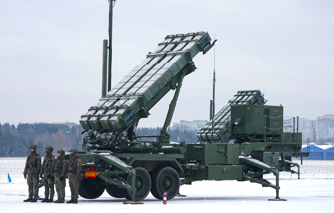 Wyrzutnia systemu Patriot na lotnisku Warszawa-Babice Wyrzutnia systemu Patriot na lotnisku Warszawa-Babice