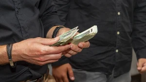 Dramat 54-latka. Obudził go telefon w środku nocy, myślał, że pomaga synowi