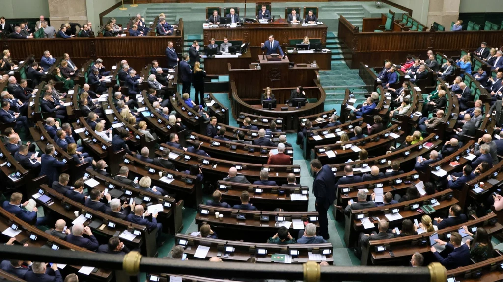 Jest nowy sondaż CBOS. Badani ocenili m.in. pracę parlamentu. Zdjęcie ilustracyjne Jest nowy sondaż CBOS. Badani ocenili m.in. pracę parlamentu. Zdjęcie ilustracyjne