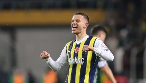 Sebastian Szymański jest jednym z najmocniej rozchwytywanych na rynku pomocników