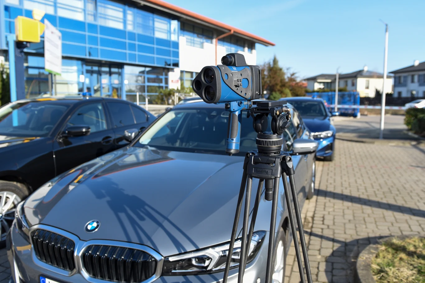 Nowe nieoznakowane BMW wyposażono w wideorejestratory i laserowe mierniki prędkości