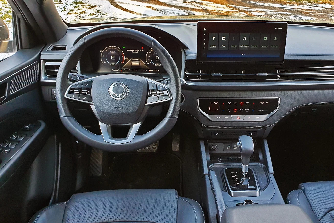 SsangYong Musso Grand ma deskę rozdzielczą niemal w całości przeniesioną z Rextona