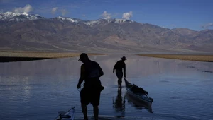 Badwater Basin to najniżej położony obszar w całej Ameryce Północnej. Znajduje się 86 m poniżej poziomu morza. Teraz można tu pływać