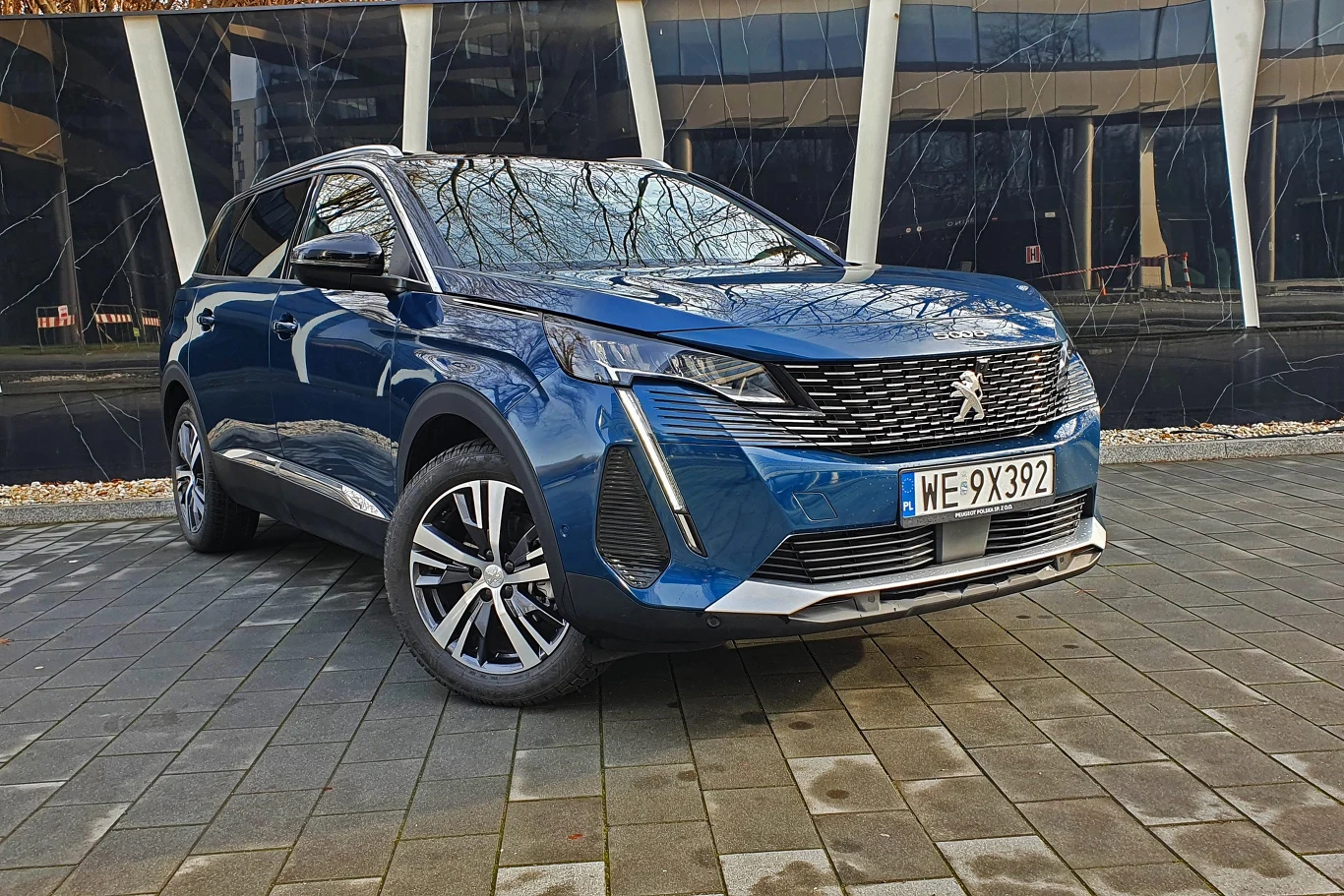 Peugeot 5008 produkowany jest od 2017 roku, a w 2020 roku przeszedł modernizację Peugeot 5008 produkowany jest od 2017 roku, a w 2020 roku przeszedł modernizację