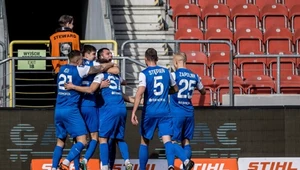 Padły cztery gole. Piłka w siatce w doliczonym czasie, ale wtrącił się sędzia
