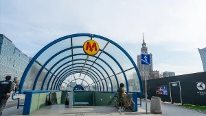 ZTM szuka kontrolerów biletów. Wejście do metra - zdjęcie ilustracyjne. 