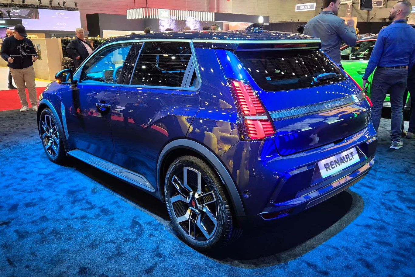 Nowe Renault 5 będzie dostępne w pięciodrzwiowym nadwoziu Nowe Renault 5 będzie dostępne w pięciodrzwiowym nadwoziu