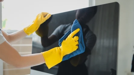 Telewizor kurzy się na potęgę, dlatego trzeba go regularnie czyścić domowymi sposobami