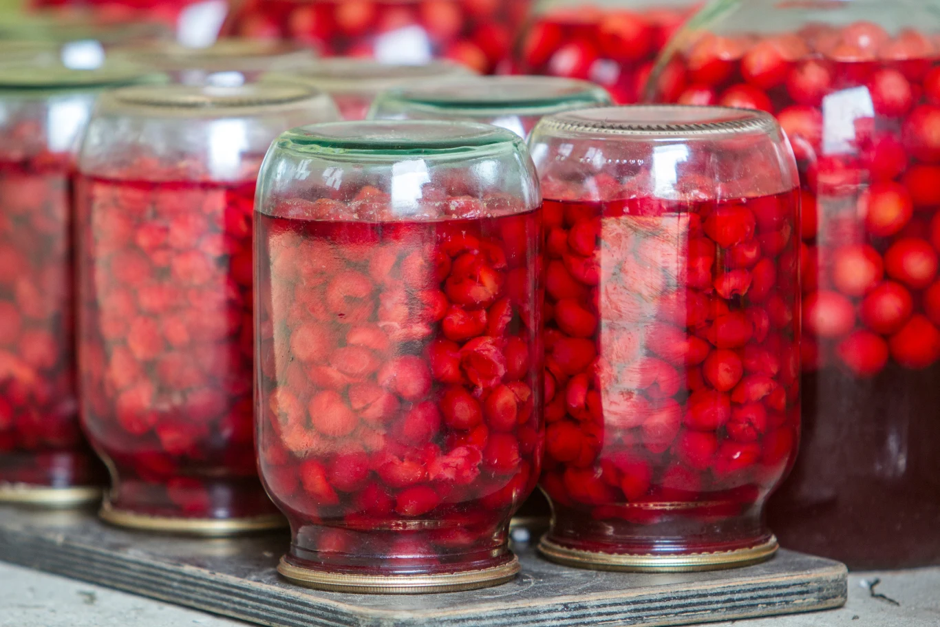 Owoce z kompotu odmienią smak ulubionego ciasta drożdżowego. Owoce z kompotu odmienią smak ulubionego ciasta drożdżowego.