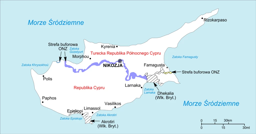 Mapa Cypru z zaznaczonymi na południu brytyjskimi bazami wojskowymi