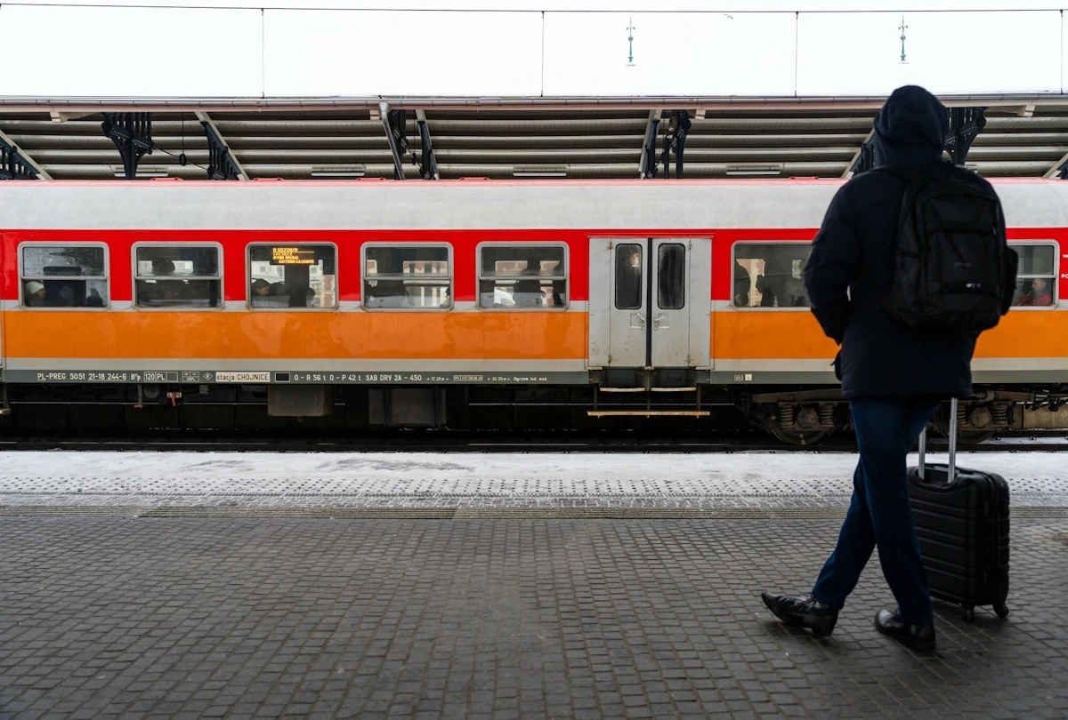 Pociągiem można się dostać z Polski do wielu europejskich stolic. Warto tylko odpowiednio wcześnie kupić bilet. 