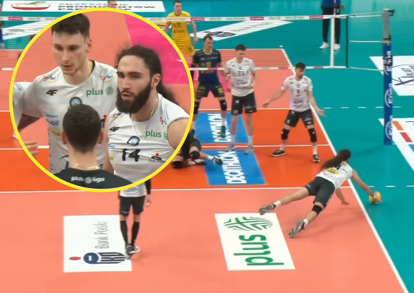 Nikola Meljanac (w kółku z prawej) był najskuteczniejszym zawodnikiem Czarnych Radom w meczu ze Stalą Nysa Nikola Meljanac (w kółku z prawej) był najskuteczniejszym zawodnikiem Czarnych Radom w meczu ze Stalą Nysa