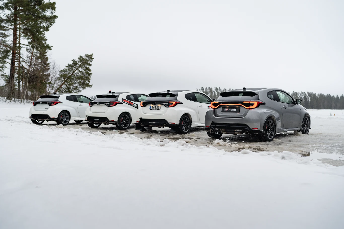 Toyota GR Yaris po liftingu. Nowy pas tylny i grafitowy lakier "Precious Metal" robią robotę