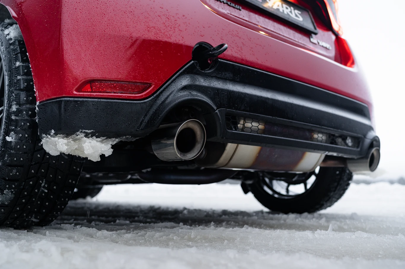 Po liftingu GR Yarisa zmieniła się również kratka w tylnym zderzaku. Wydech - niestety - nadal nie brzmi konkretnie
