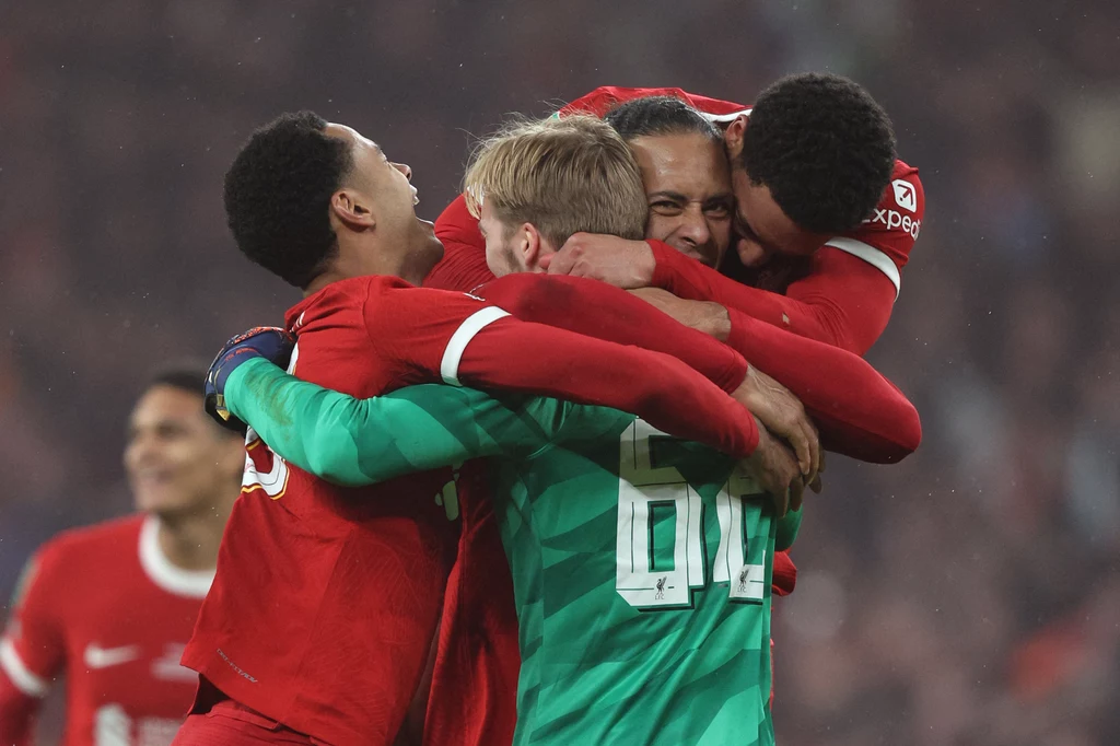 Radość piłkarzy Liverpoolu po golu w finale Pucharu Ligi Angielskiej