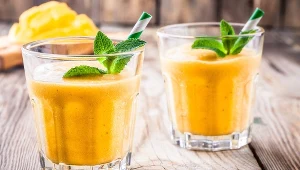 Odchudzający koktajl owocowy. Doda energii z rana i w mig spali boczki