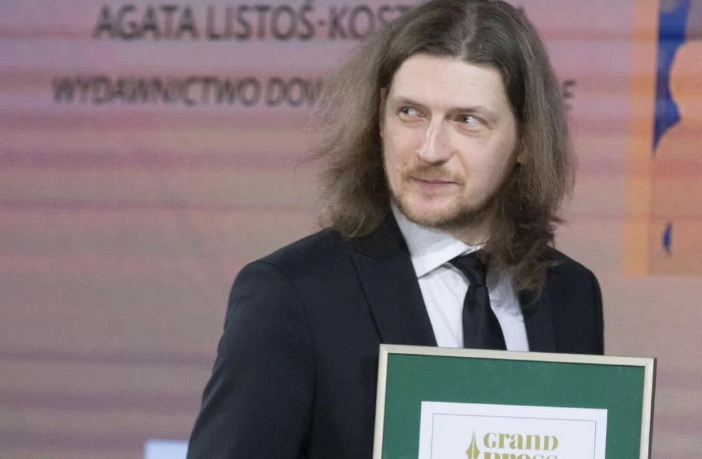 Bartosz Jakubowski podczas gali wręczenia nagród Grand Press 2022.