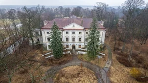 Pałac w Koniecpolu został wystawiony na licytację. Cena wywoławcza to 2,86 mln zł