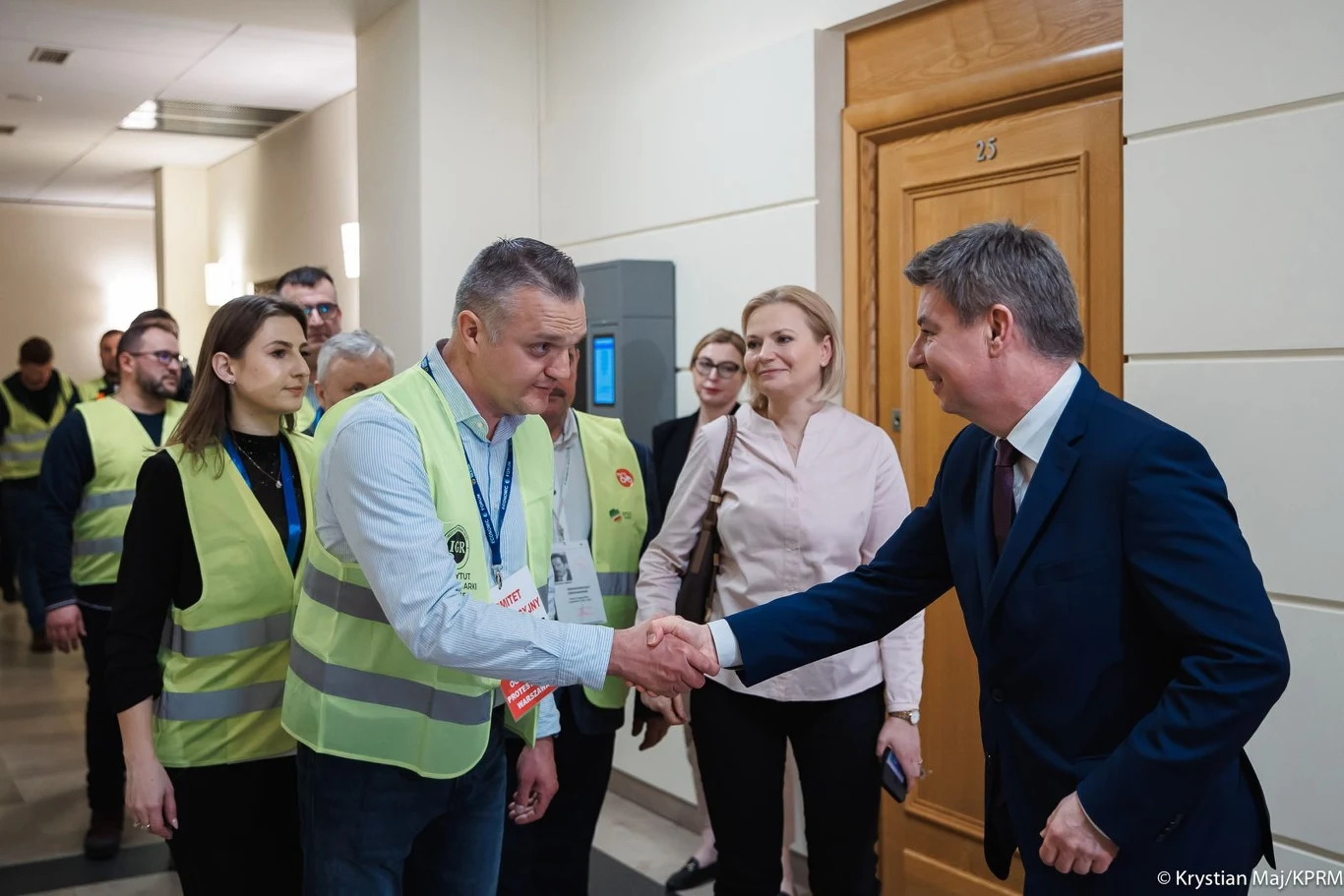 Protest rolników. Szef KPRM Jan Grabiec wita delegację Protest rolników. Szef KPRM Jan Grabiec wita delegację