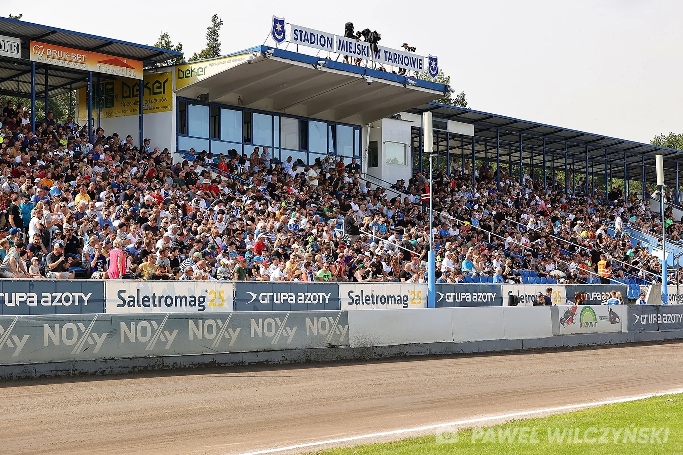 Stadion Unii Tarnów. Trybuna główna. Stadion Unii Tarnów. Akademia Janusza Kołodzieja może uratować żużel w mieście