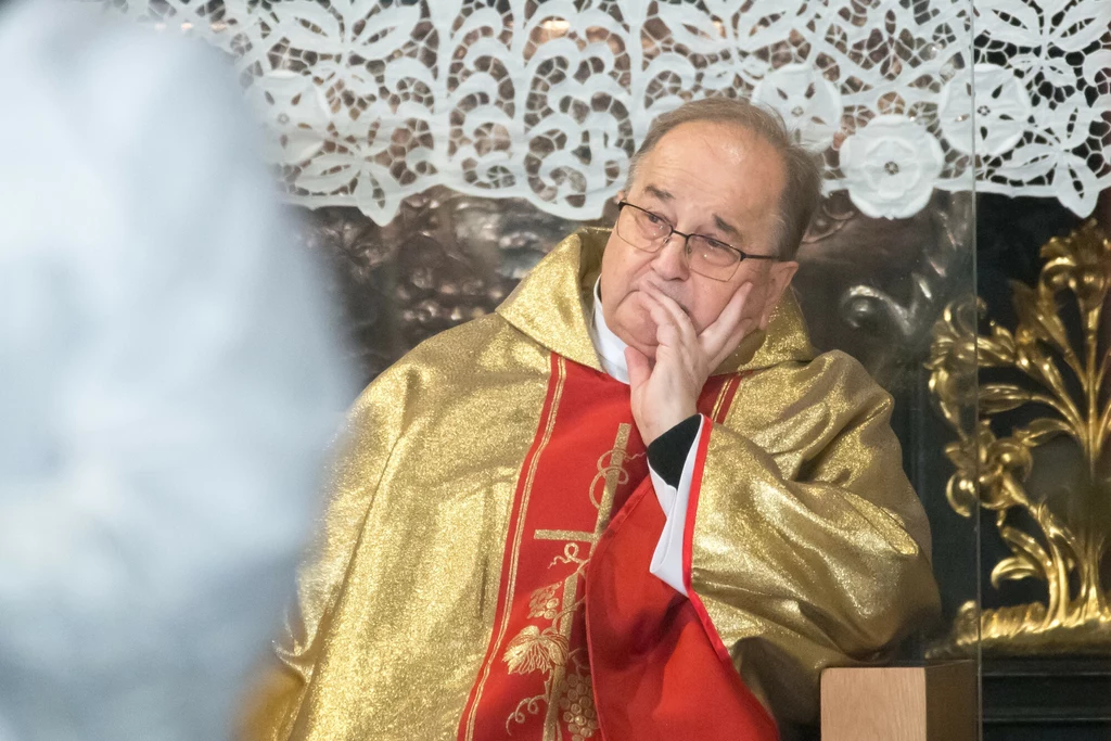 CBA w fundacji ojca Rydzyka. Mnożą się problemy redemptorysty z Torunia