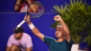 Triumfujący Daniel Altmaier - Niemiec sprawił wielką sensację w Acapulco i sprawił przykrość swojemu słynnemu rodakowi Alexandrovi Zverevowi