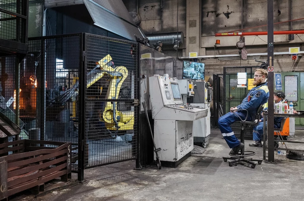 Operator prasy kuźniczej Eero Kylven w fabryce amunicji Nammo Lapua w Sastamala w Finlandii Operator prasy kuźniczej Eero Kylven w fabryce amunicji Nammo Lapua w Sastamala w Finlandii
