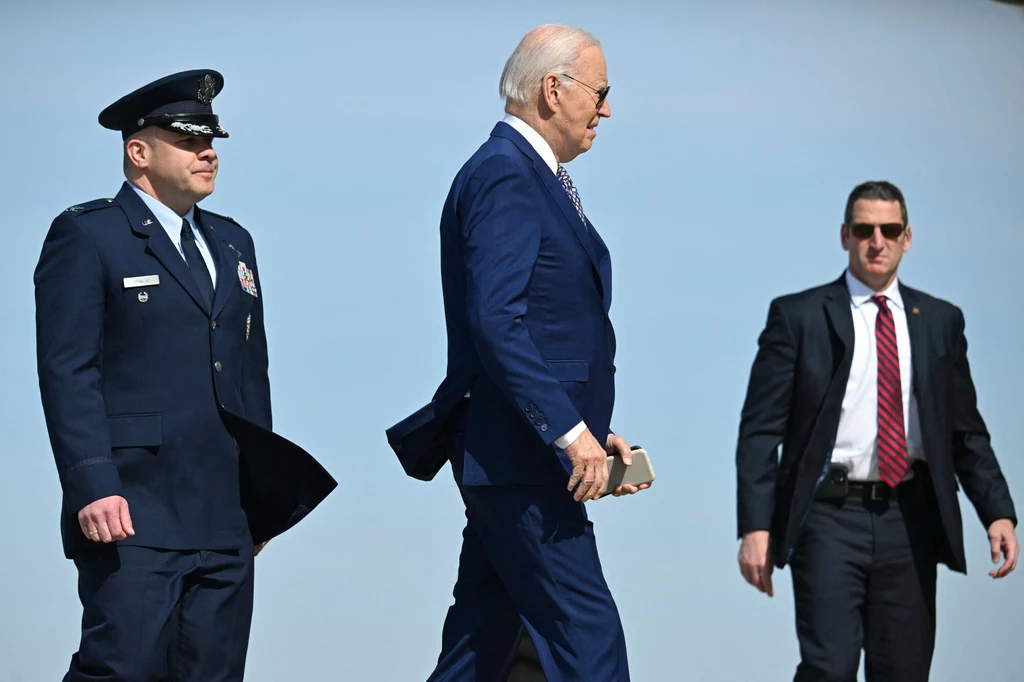 Joe Biden (w środku). Zdjęcie ilustracyjne Joe Biden (w środku). Zdjęcie ilustracyjne