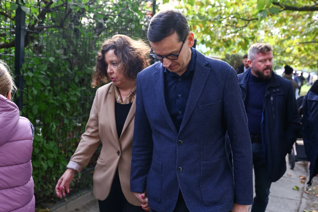 PiS i Kukiz'15 chcą ujawnienia majątków małżonków polityków i nie tylko. Na zdjęciu Mateusz Morawiecki z żoną