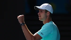 Magia lacostowskiego gema podziałała na Hurkacza. Polak w ćwierćfinale