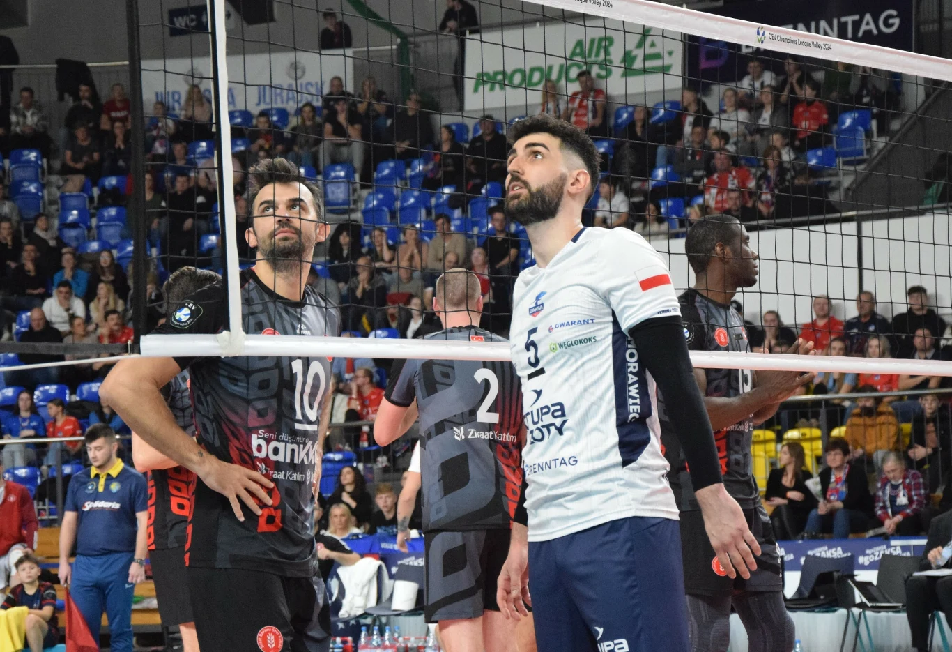 Marcin Janusz (z prawej) i Arslan Eksi, rozgrywający Ziraatu