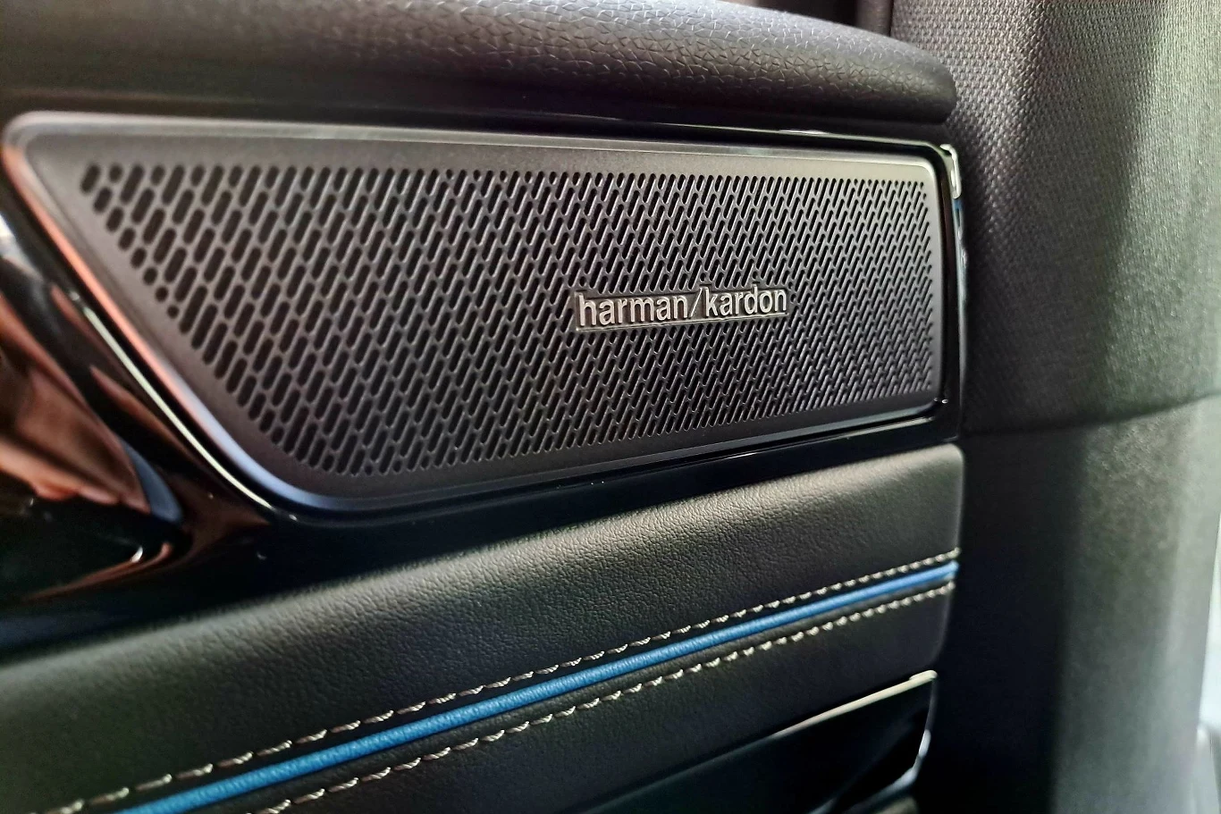 W odmianie Special Edition samochód wyposażony jest w system nagłośnienia Harman/Kardon