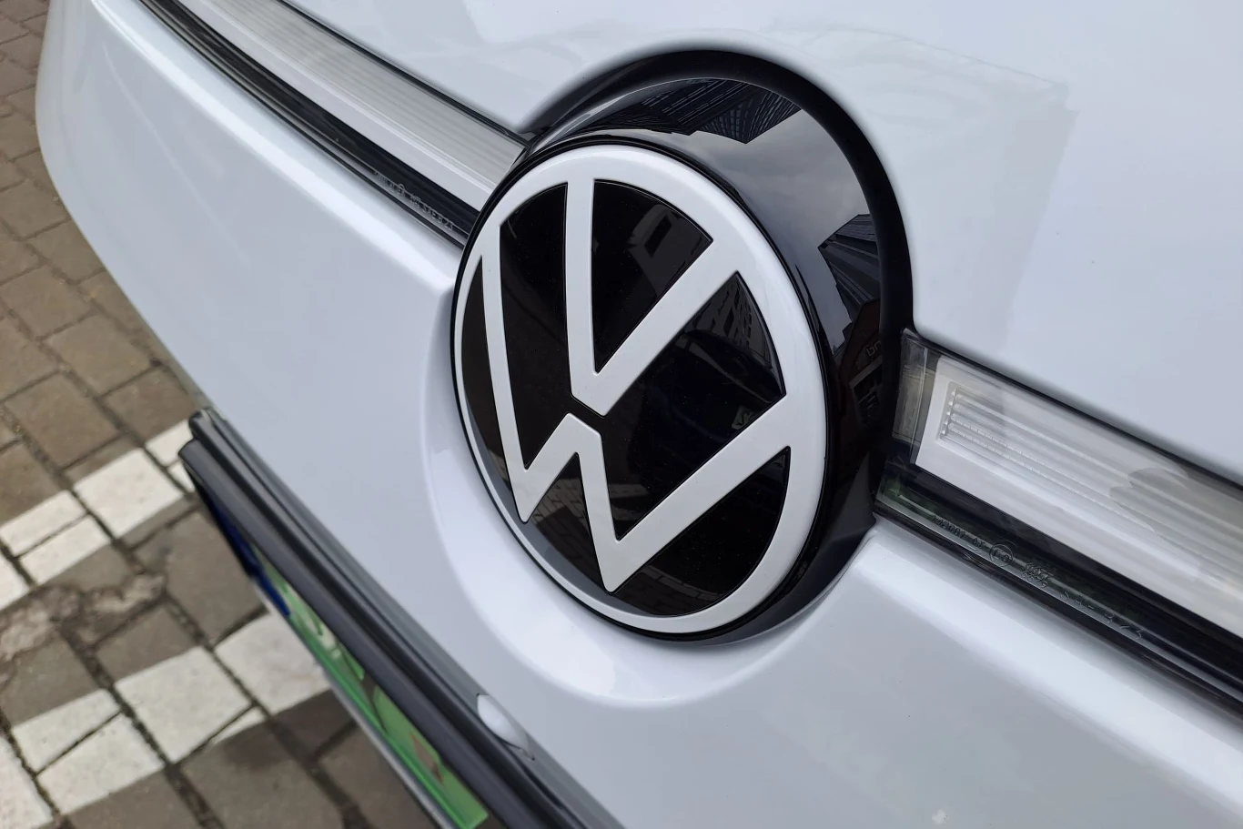 Za podstawową odmianę Volkswagena ID.7 należy zapłacić co najmniej 284 290 zł. Decydując się na wersję Special Edition możemy nabyć auto taniej.