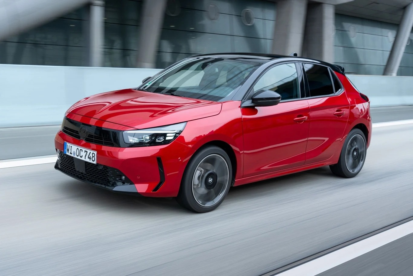 Do oferty Opla Corsy trafiła również miękka hybryda.