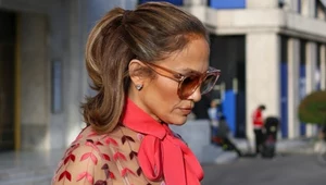 Jennifer Lopez w zimowej stylizacji. Założyła czapkę, która nigdy nie wychodzi z mody