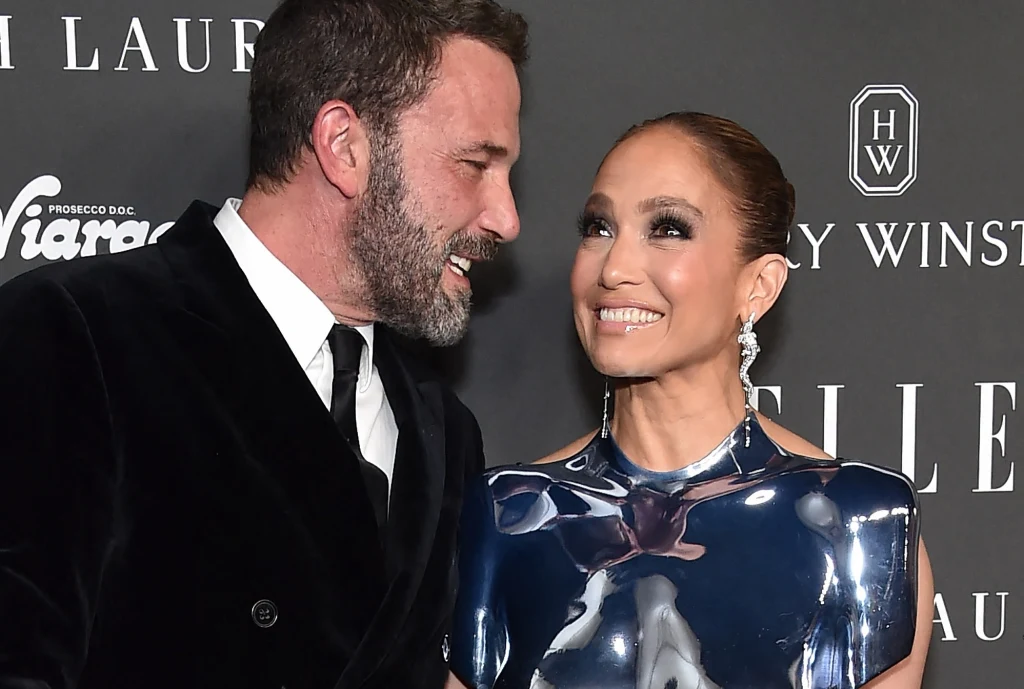 Zakochani Jennifer Lopez i Ben Affleck na jednym z wydarzeń branżowych. 