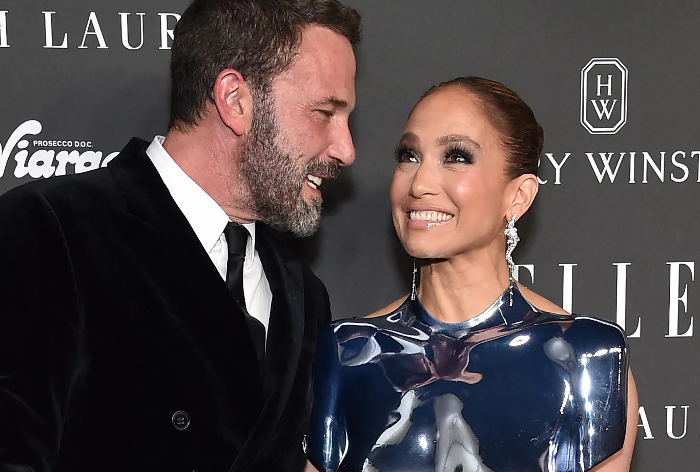 Zakochani Jennifer Lopez i Ben Affleck na jednym z wydarzeń branżowych. Zakochani Jennifer Lopez i Ben Affleck na jednym z wydarzeń branżowych.
