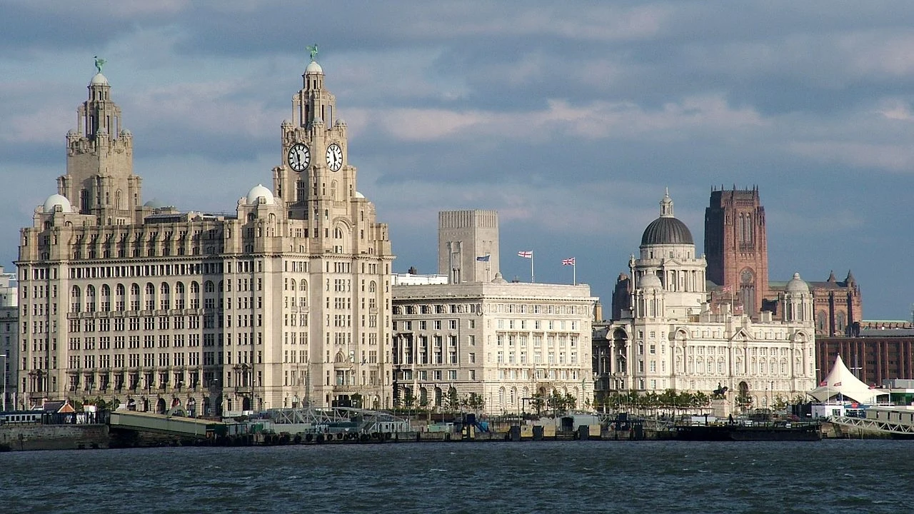 Pier Head – przystań w centrum Liverpoolu Pier Head – przystań w centrum Liverpoolu