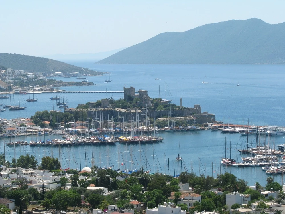 Zamek Św. Piotra – twierdza krzyżowców na nadmorskim cyplu. Bodrum, Turcja